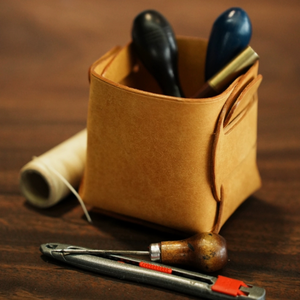 Artseecraft Kit de bricolage en cuir Porte-stylo et étui à crayons faits à la main Rangement Bureau Articles en cuir Autres travaux manuels - Product Image 1