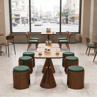 Ensemble de mobilier commercial pour café : table à base conique, tabourets et banquette pour salon de thé et restaurant
