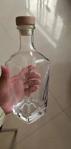 Dernière bouteille en verre carrée de 750ml Gin Tequila Spiritueux Liqueur Bouteille en verre de vin Emballage d'alcool avec bouchon