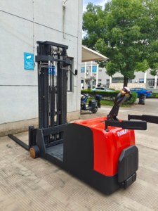 Fournisseur chinois Chariot élévateur à contrepoids de 2 tonnes Conception compacte Compatible avec toutes les palettes Stockage en supermarché Garantie d'un an - Product Image 5