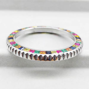 Lunette en acier inoxydable avec des pierres d'émeraude synthétiques remplaçant les pierres d'origine de la <span class=keywords><strong>montre</strong></span> Rolex GMT Master. - Product Image 2