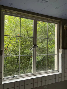 หน้าต่างบานพับอะลูมิเนียมอัลลอยด์แบบตาข่ายพร้อมกระจกนิรภัยกันเสียงสำหรับภายนอกวิลล่า - Product Image 4