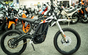 Moto tout-terrain électrique Zero XB robuste, moteur à couple élevé, longue autonomie, pour la conduite sur sentier - Product Image 2