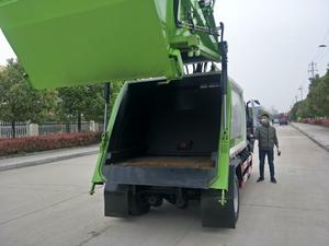 Il Camion Compattatore per Rifiuti da 6 Metri Cubi Prodotto in Cina Può Raccogliere Rifiuti in Contenitori da 240 Litri - Product Image 3
