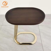 Table d'appoint moderne en fer à deux styles, plateau en bois, finition laiton brossé, usage polyvalent, accessoire pour la maison, la cuisine, le salon