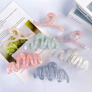 Vente en gros de griffes à cheveux, grandes pinces à cheveux de sirène de 13cm, requin, multi-volumes, pinces à cheveux pour femmes, accessoires de cheveux - Product Image 1