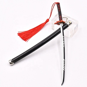Hot anime <span class=keywords><strong>démon</strong></span> slaye exclusif <span class=keywords><strong>katana</strong></span> métal artisanat noir épée porte-clés cadeau jouet décoration charbon de bois Jirang trois générations - Product Image 6