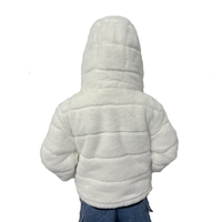 Veste matelassée douce en tissu tissé pour enfants OEM, nouvelle conception tendance, imitation fourrure de lapin, logo personnalisé, col montant, broderie en nylon