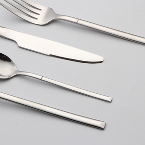 طقم أدوات مائدة من الفولاذ المقاوم للصدأ عالي الجودة بمقبض مربع وملعقة سكين مصنفرة بمرآة وملعقة شوكة للمطاعم وحفلات الزفاف - Product Image 6