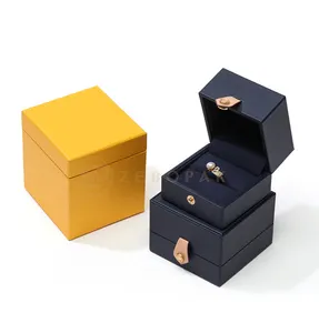 OEM özel kuşe kağıt dış packer PU deri halka kolye takı ambalaj kutusu metal düğme ile lüks nişan yüzüğü kutusu