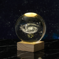 Lampe de nuit LED 3D gravée en cristal moderne, motif galaxie, avec base en verre, branchement USB, taille moyenne, pour salon, cadeau personnalisé