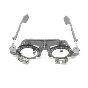 Monture d'essai optométrique Liangyou en titane réglable 54-70mm IPD ultralégère à ressort manuel 2023 UTF5470 - Product Image 3