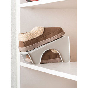 Pequeño organizador de zapatos superior para una solución de almacenamiento compacta - Product Image 1