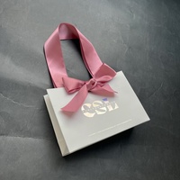 Sacs cadeaux de luxe holographiques pour mariage et fête, en papier artistique, taille/couleur personnalisables, impression offset, avec poignée en ruban – Vente chaude