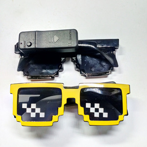 Lunettes <span class=keywords><strong>de</strong></span> soleil créatives à logo personnalisé, mosaïque <span class=keywords><strong>de</strong></span> pixels LED, fournitures <span class=keywords><strong>de</strong></span> festival, lunettes <span class=keywords><strong>de</strong></span> soleil néon sans fil EL pour fête musicale - Product Image 4