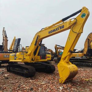 Excavatrice sur chenilles KOMATSU PC240LC de 24 tonnes en excellent état avec moteur et composants de pompe essentiels à vendre - Product Image 2