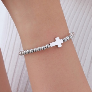 Bracelet personnalisé tendance en acier inoxydable avec perles et pendentif croix – Cadeau idéal pour les fêtes - Product Image 5