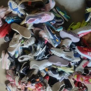 Chaussures mixtes d'occasion, <span class=keywords><strong>lot</strong></span> en vrac, baskets, bottes, sandales à talons hauts, vente en gros d'occasion - Product Image 4