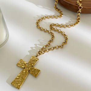 Collier YF8266 rétro en forme de croix, de crocodile et de cœur, personnalité féminine, plaqué or 18 carats, acier inoxydable imperméable - Product Image 4