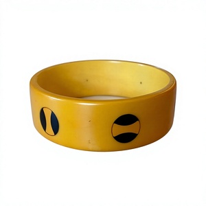 Bracelet jonc ouvert fantaisie en résine 2026, qualité supérieure, avec breloques en acrylique ange, bijoux élégants pour femmes, vente chaude en gros - Product Image 3