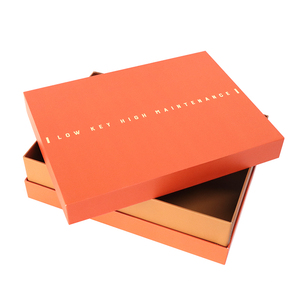Caja de Ropa Premium con Tapa y Base, con Embalaje para Exhibición en Tiendas de Moda - Product Image 1