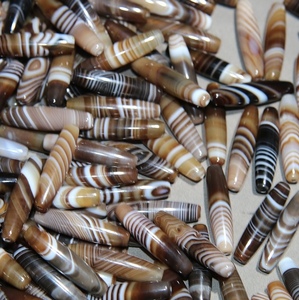 Hạt chuỗi đá Chalcedony nguyên chất, đá quý, mã não Tây Tạng Dzi hình trụ bán buôn - Product Image 3