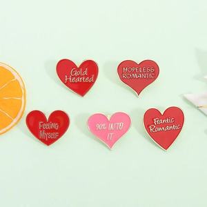 Broche Divertido y Personalizable con Frases Inspiradoras y Motivadoras, Pin Creativo con Forma <span class=keywords><strong>de</strong></span> Corazón Rojo, Insignia <span class=keywords><strong>de</strong></span> Zinc Fundido - Product Image 3