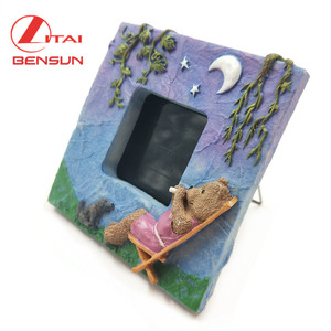 Bán buôn du lịch đầy màu sắc tùy chỉnh dễ thương <span class=keywords><strong>polyresin</strong></span> gia đình hình ảnh khung ảnh cho trang trí nội thất - Product Image 2
