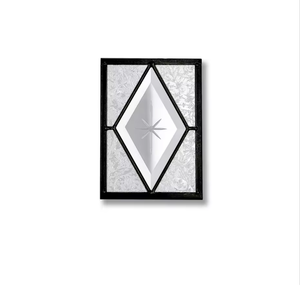 ألواح أبواب زجاجية مزخرفة ملونة ومتينة ومصنعة حسب الطلب من شوهوا، معتمدة من IGCC، بتصميم مائل وملمس مميز. - Product Image 2