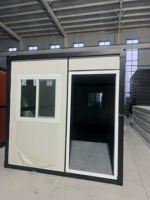 Moducube – Maison conteneur moderne pliable en bois à installation rapide avec panneaux solaires, idéale pour bureau ou habitation modulaire compacte
