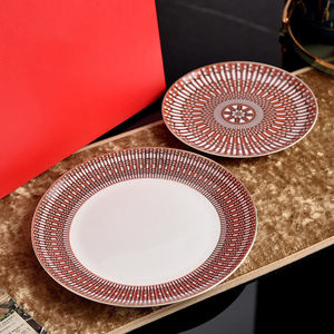 Juego de platos de porcelana roja y blanca estilo Art Deco con borde dorado, platos decorativos para cenar, para decoración de mesa en bodas y restaurantes. - Product Image 5
