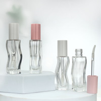 Tube de brillant à lèvres en verre transparent de 7 ml, de forme irrégulière, personnalisable pour le brillant à lèvres et l'huile à lèvres
