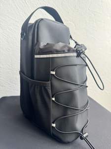 Funda Magnética Porta Botella de Agua para Gimnasio con Correa de Hombro y Bolsillo para Teléfono con Logo Personalizado e Imán Fuerte para Deporte, Fitness y Viajes - Product Image 6