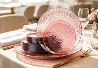Assiettes de présentation en plastique rose martelé résistantes à l'eau avec bord doré, jetables, pour mariages, fêtes et banquets