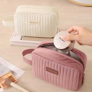 Sac de <span class=keywords><strong>maquillage</strong></span> portable en velours personnalisé MKW4316 avec logo, sac de rangement de voyage avec poignée, trousse de toilette grande capacité, pochette cosmétique pour femmes - Product Image 1