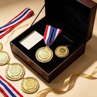 Médaille de Vainqueur Personnalisée en Or avec Ruban Rouge-Blanc-Bleu, Récompense Métallique pour Compétitions Sportives, Championnats, Médaille pour Enfants et Adultes