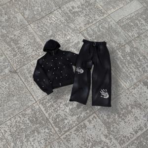 ชุดวอร์มวินเทจแบบใหม่ ระบายอากาศได้ดี พิมพ์โลโก้ตามสั่ง ประดับคริสตัล สายรูดปรับได้ เสื้อฮู้ดและกางเกงขายาว ผ้าหนา - Product Image 3
