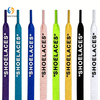 Lacets plats multicolores en polyester avec impression sérigraphique de texte et logo pour remplacement de lacets de baskets - Vente en gros