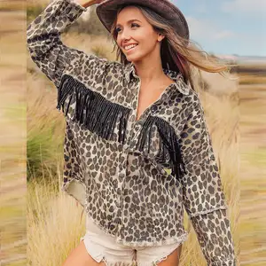 Western Cowboy Leopard Druck Damenjacke rohes Hem Leopard glitzernder Frisur Denimjacke Wilder Leopard Frisur Shirt-Jacke