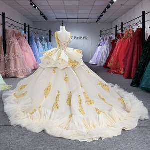 ชุดราตรีงาน Quinceanera สีไอวอรี่ทอง รุ่น Dy1386 ดีไซน์หรูหรา ตกแต่งด้วยผ้าแอพพลิเคชั่น ผ้าชีฟองพองฟู กระโปรงระบาย แต่งระบายช่วงชายกระโปรง เหมาะสำหรับงานพรอม งานปาร์ตี้ สไตล์เจ้าหญิง โทนสีธรรมชาติ - Product Image 4