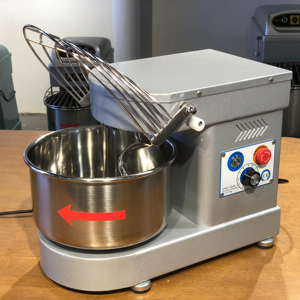 Nuevo modelo 7L 0,3 ~ 3KG Mezclador de masa en espiral de <span class=keywords><strong>harina</strong></span> Equipo de panadería Mezclador de amasadora de pasteles Mezclador en espiral de panadería con buen <span class=keywords><strong>precio</strong></span> - Product Image 4