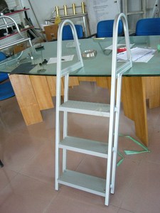 Escalera de aluminio de alta calidad con aluminio anodizado que resiste la oxidación y la corrosión en entornos marinos. - Product Image 3