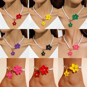 Gioielli europei e americani, collana di perle con ciondolo a fiore in lega semplice e alla moda, design elegante e versatile. - Product Image 1