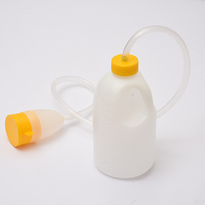 Orinal Portátil de Plástico de 1700 ml con Tubo de 90 cm para Pacientes Postrados en Cama - Product Image 2