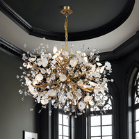 Lustre en laiton massif de luxe français, style branche d'arbre, laiton antique, verre coloré soufflé à la main, fleur en cristal, luminaire suspendu