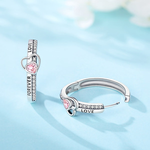 Estos pendientes de circonita en forma de corazón de cobre blanco son resistentes al desgaste y son la elección perfecta para accesorios de fiesta para damas. - Product Image 6