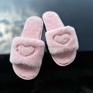 Chaussons d'intérieur en peluche pour femmes à motif cœur, en tissu éponge, pour l'hiver et la chambre, disponibles auprès des fabricants - Product Image 3