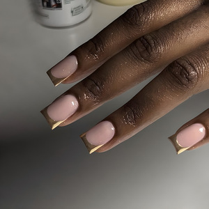 Faux ongles à presser dorés simples avec bordure dorée, prêts à poser, pour manucure DIY et salon de beauté - Product Image 2