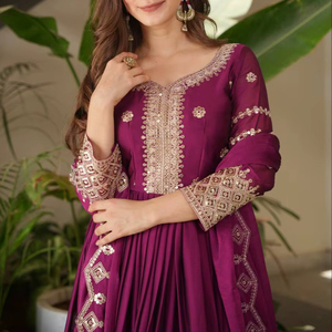 Ensemble de costume Anarkali brodé de luxe Unity avec dupatta, tissu fluide et doux, vêtements de fête et de mariage - Product Image 1