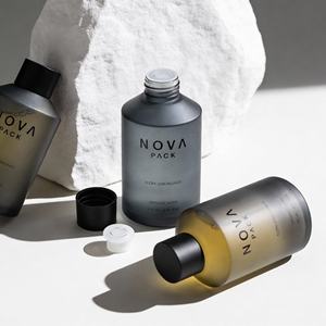 ขวดบรรจุภัณฑ์น้ำมันบำรุงผิวแบบไหลลงเฉียง ขนาด 100 มล. 120 มล. 200 มล. ขวดโทนเนอร์แก้วสีเทาขุ่น สีดำควัน พร้อมฝาเกลียวสีดำด้าน - Product Image 2